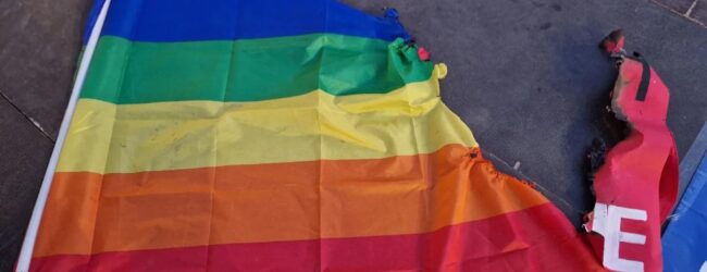 Benevento, bruciata bandiera arcobaleno. Gli attivisti: sarà il simbolo del Pride 2025