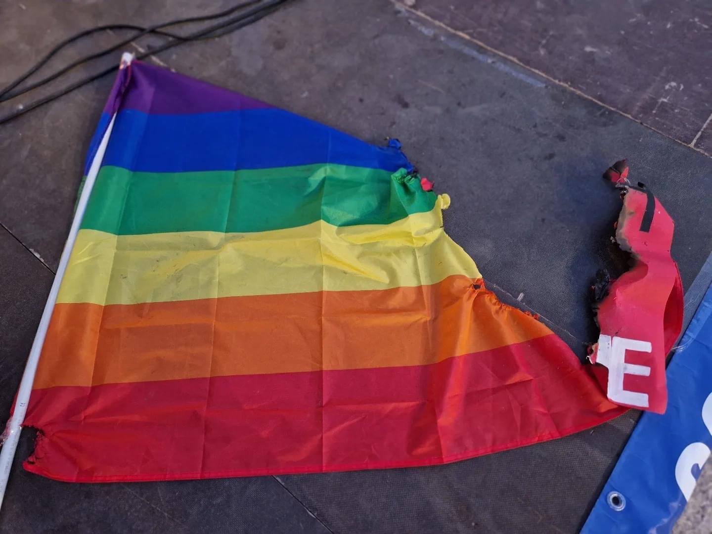 Benevento, bruciata bandiera arcobaleno. Gli attivisti: sarà il simbolo del Pride 2025