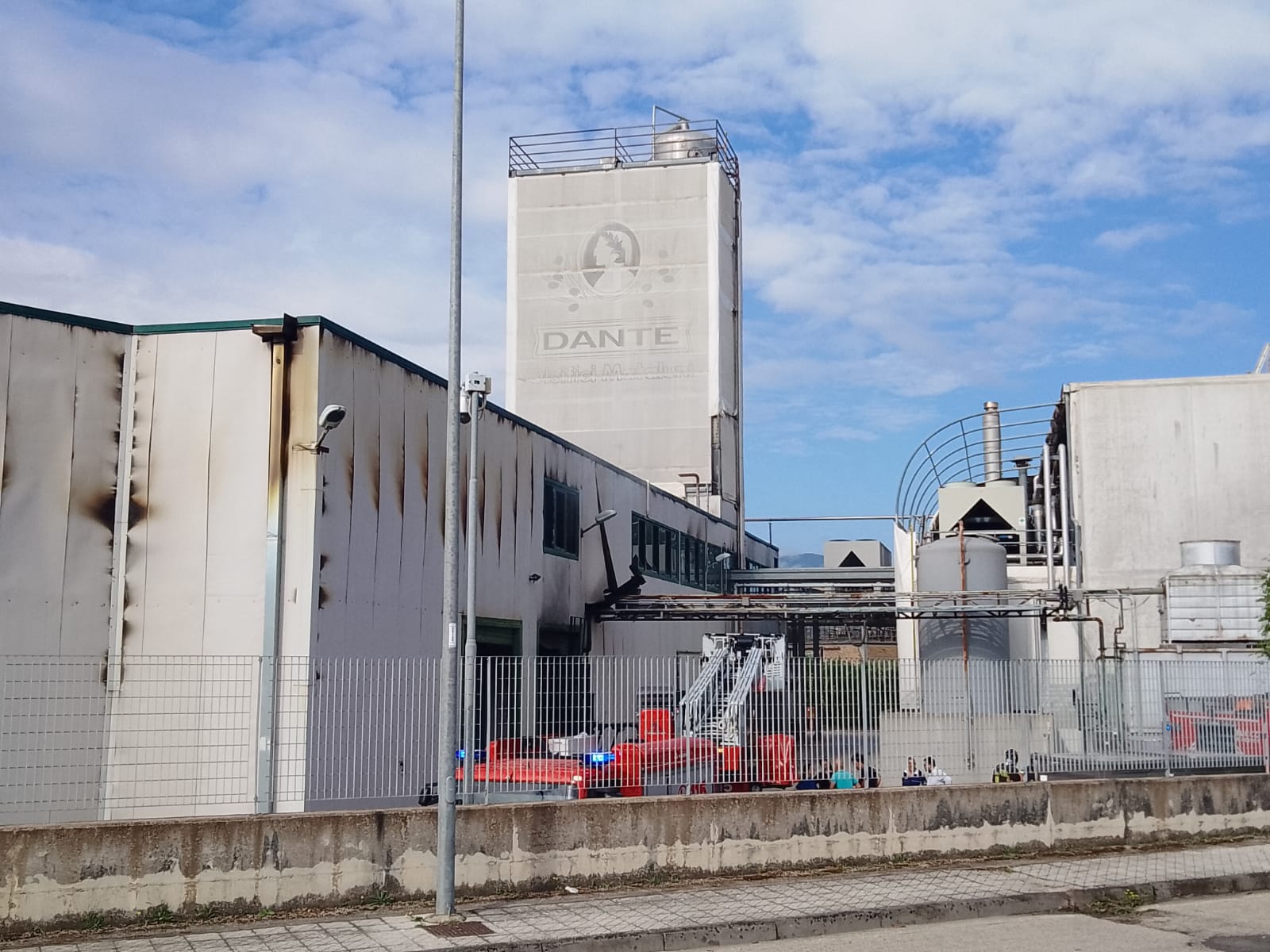 Incendio Montesarchio, l’Arpac installa centraline per monitorare l’aria