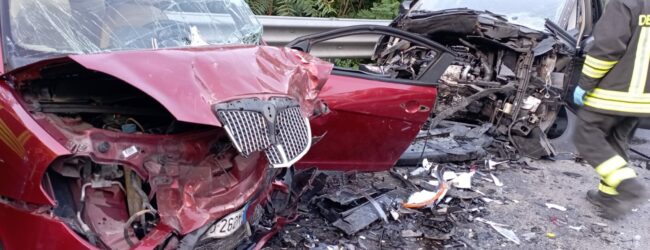 Telesina, violento impatto tra due auto: sette feriti, anche bambini e un neonato