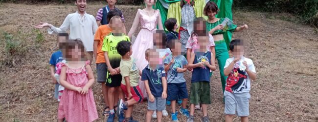 Ad Arpaise grande successo il percorso di teatro nella natura, storia camminata a cura di Puck Teatré