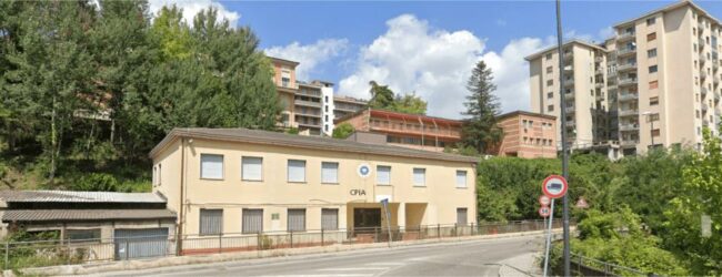 Avellino| La Provincia rimuove le lastre di copertura accantonate davanti alla sede del Convitto di via Zigarelli: in corso i campionamenti dell’Arpac