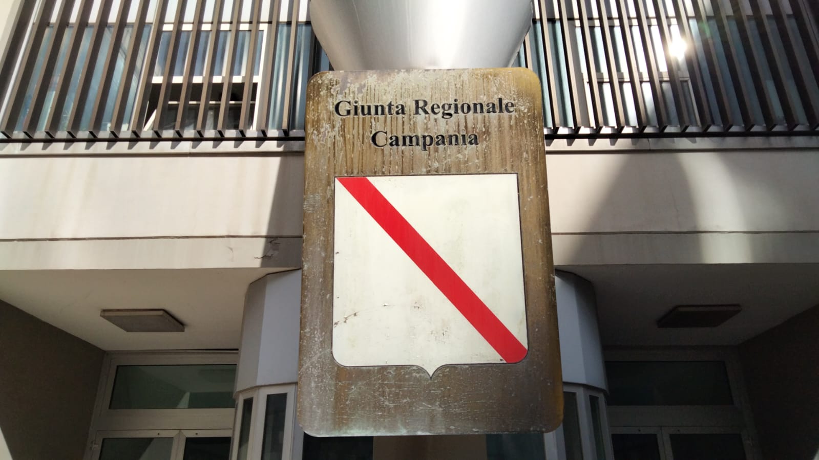 Regionali: a sinistra sale Manfredi, a destra disponibilità di Cirielli