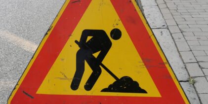 Potenziamento della rete elettrica da domani al 27 febbraio: in alcune strade cittadine temporanei divieti di sosta