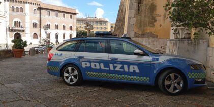 Benevento, donna incinta rischia l’aborto: salvata dalla Polizia Stradale con una staffetta d’emergenza