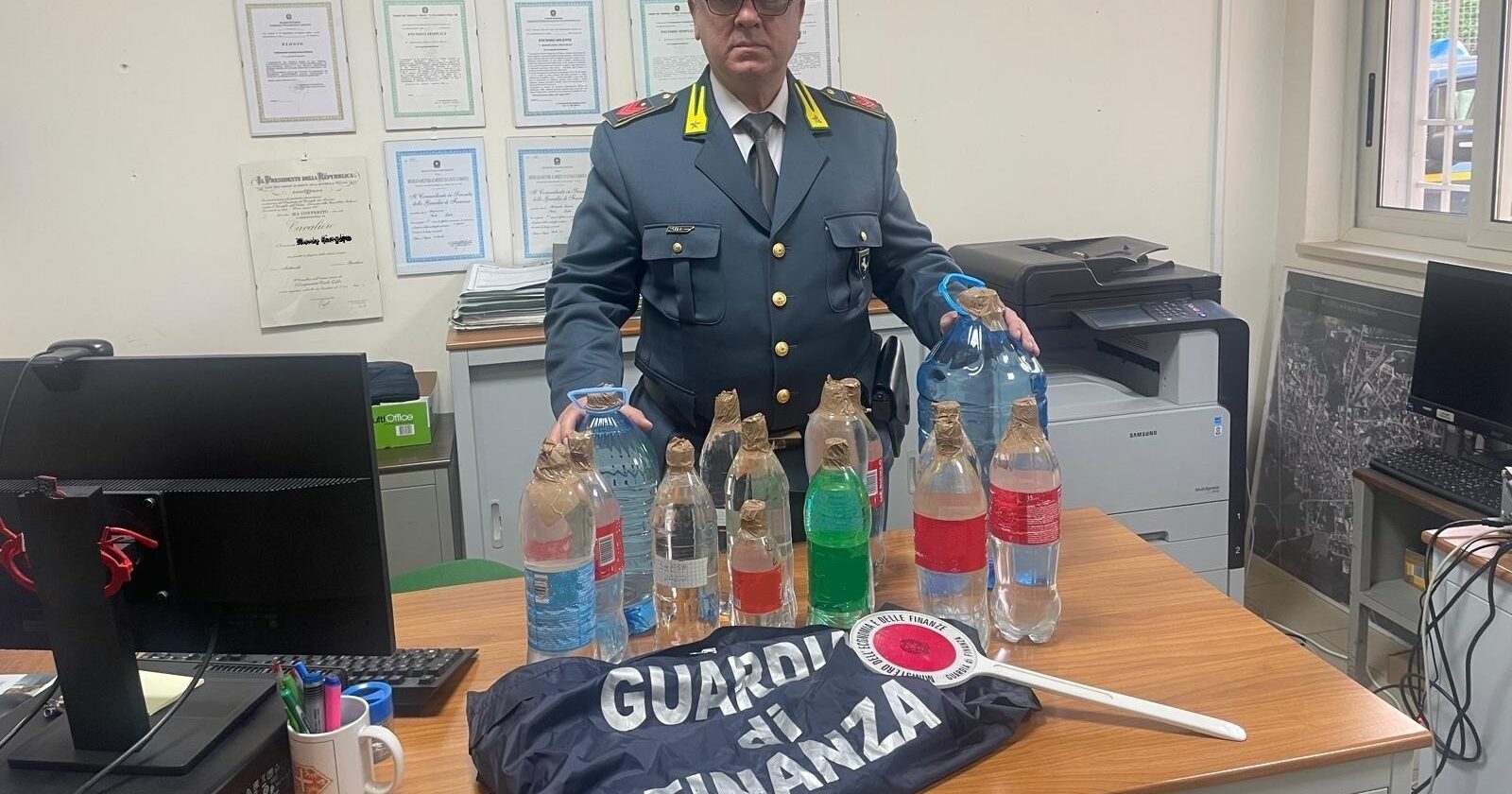 Sequestro di 36 litri di grappa priva di contrassegno di Stato: denunciato un cittadino albanese a Benevento