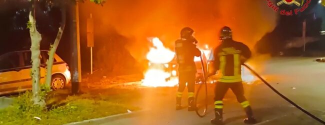 Montoro, incendio auto in sosta: intervento nella notte dei Vigili del Fuoco