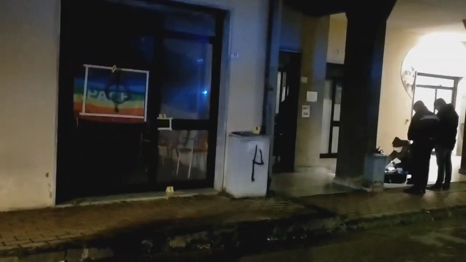 San Michele di Serino| Ordigno esploso davanti al circolo Pd, s’indaga sulla scelta della sede del partito