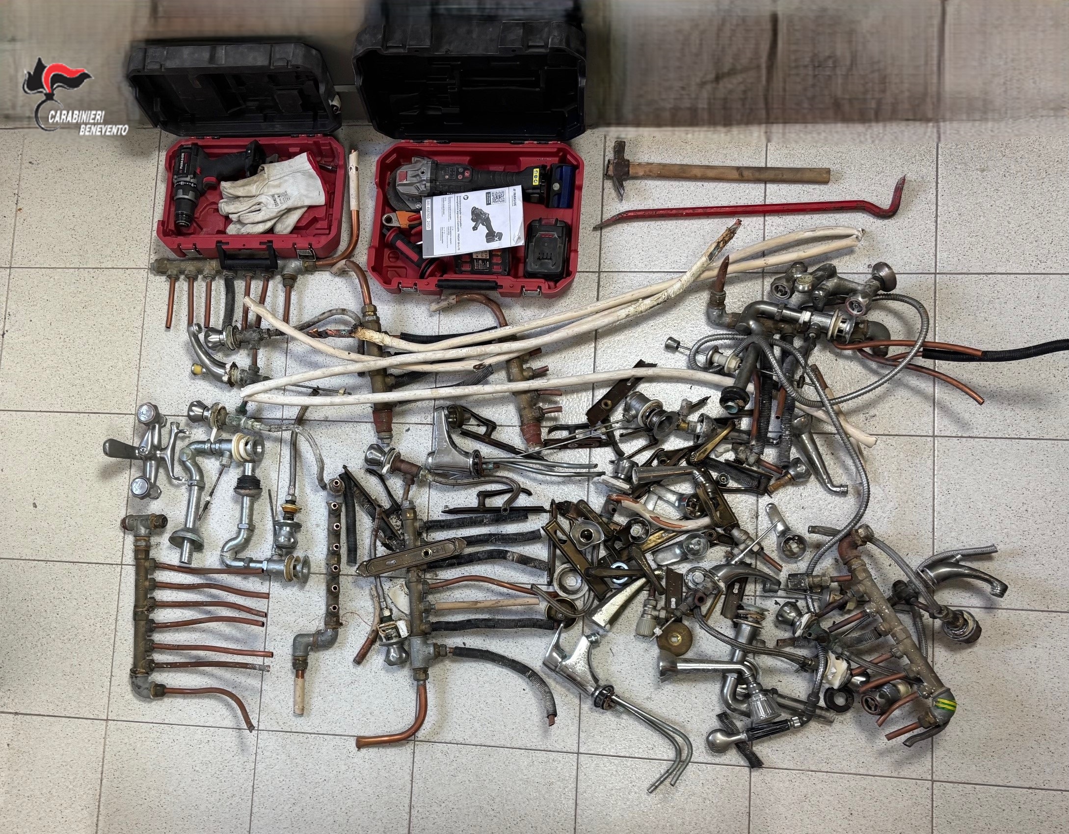 Rubano rame e ottone dalla dismessa caserma Forestale: 2 uomini fermati a San Salvatore Telesino