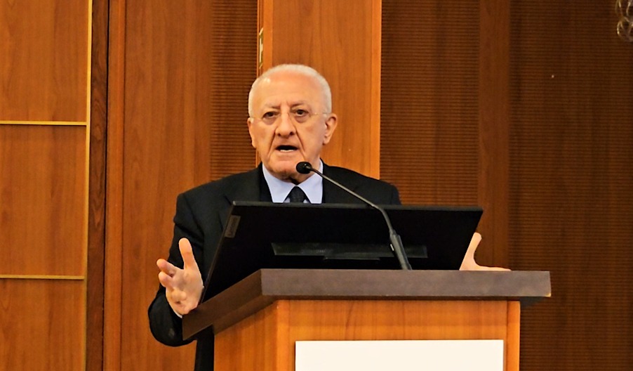 Regionali, De Luca blinda il controllo del PD. CD, opzione Carfagna: altolà di Martusciello