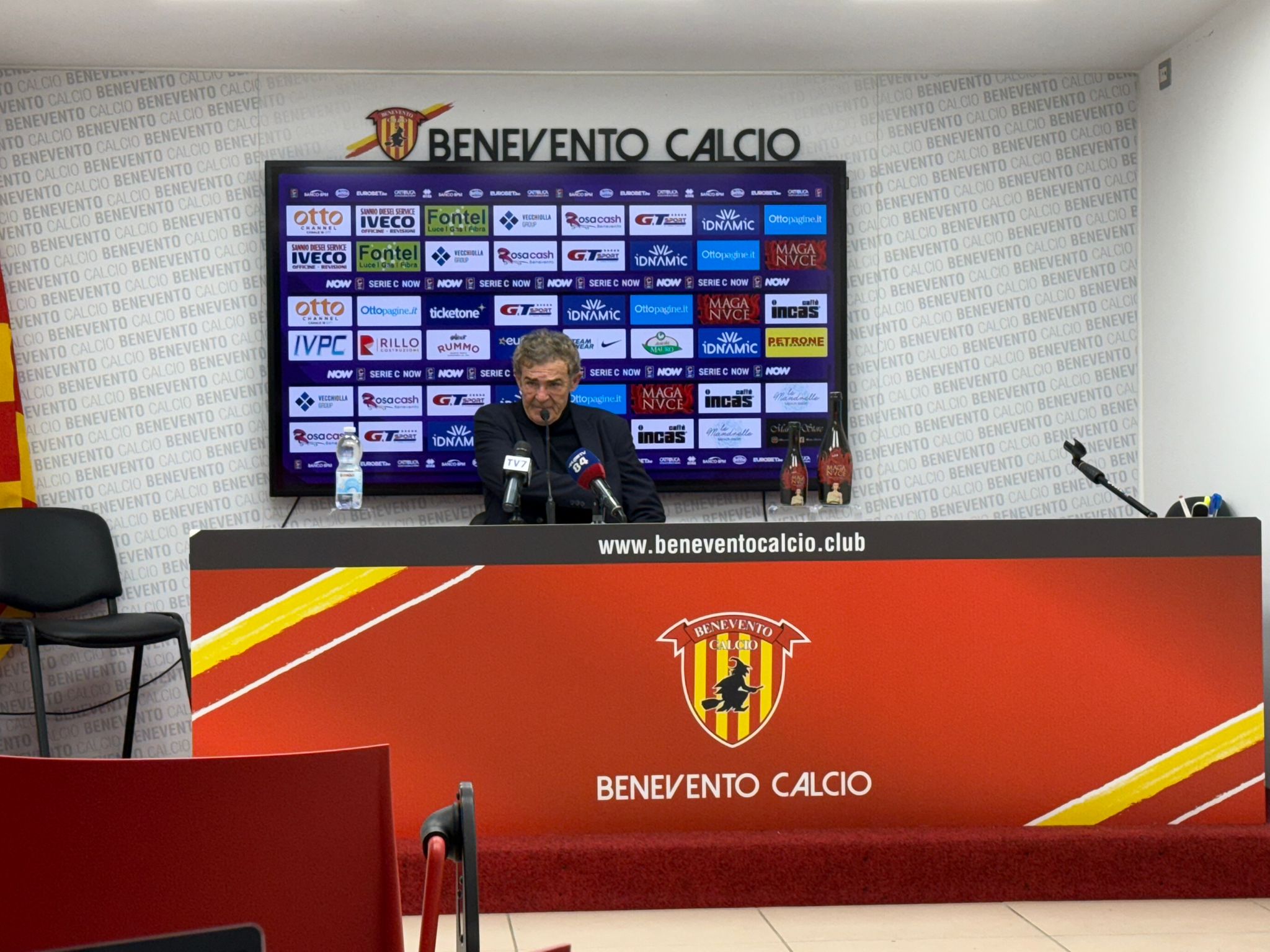Benevento, Auteri: “Pareggio che ci sta stretto, ma siamo vivi. Invito tutti ad avere l’atteggiamento della Curva”