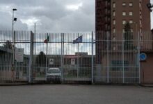 Si trova nel carcere di Benevento l’insegnante arrestata per violenza sessuale a Castellammare di Stabia. Era stata aggredita da un gruppo di genitori nel mese di novembre