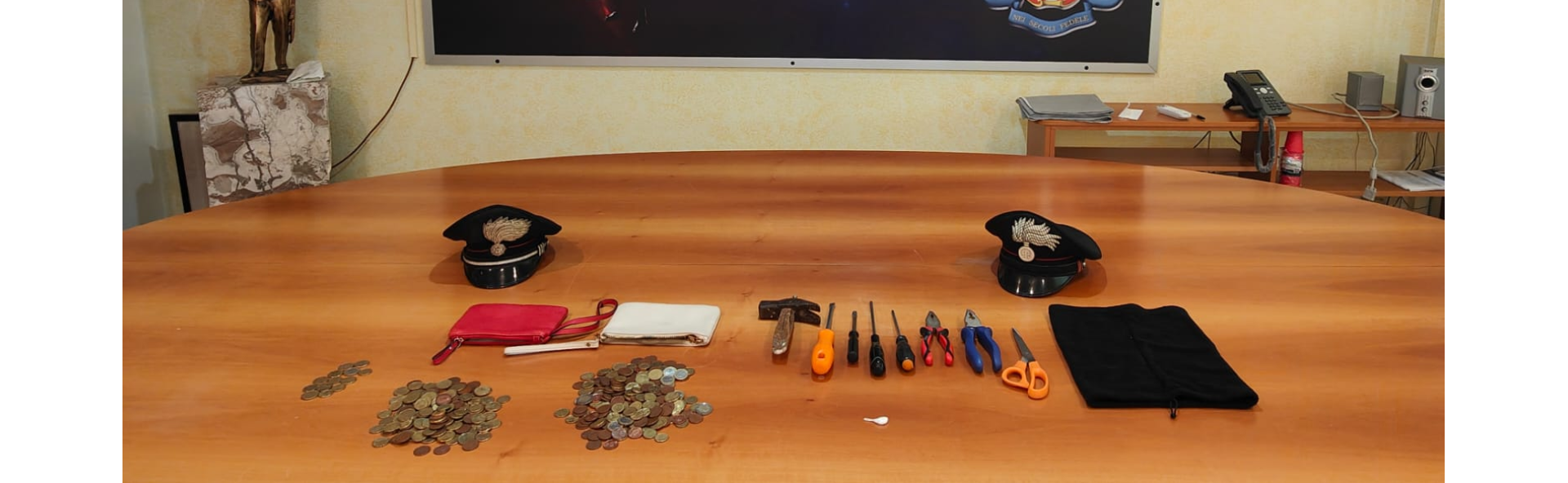 Arrestata coppia di ladri: nel mirino i distributori automatici di una scuola a Benevento