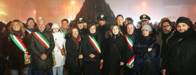 Nusco, grande successo per la notte dei falò. Un’emozione unica tra tradizione, bellezza e paesaggi innevati