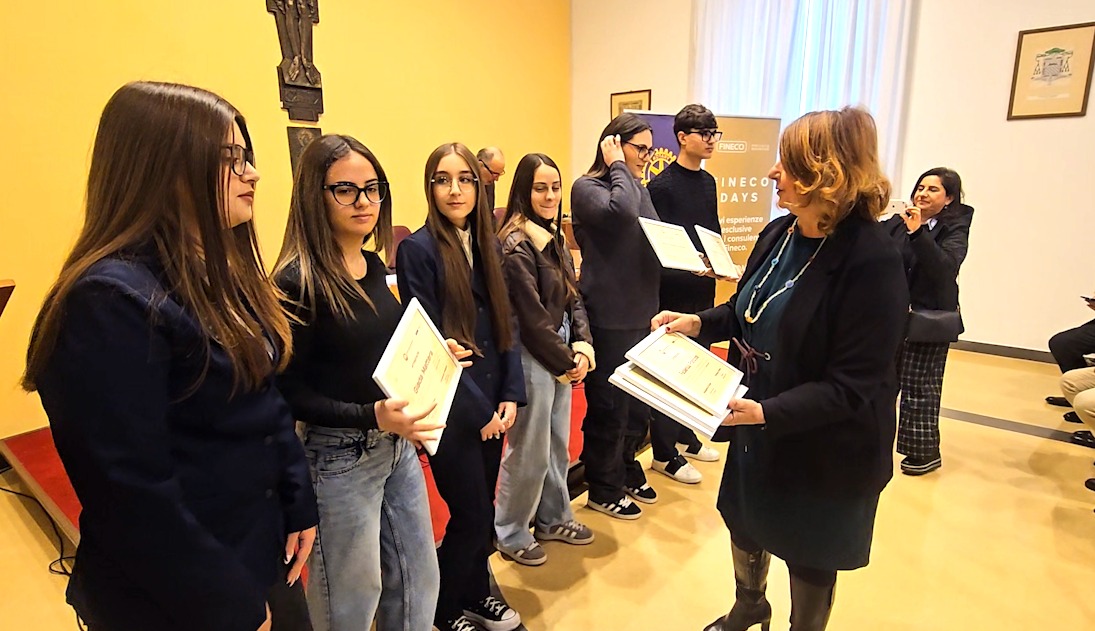 Ischia celebra il professore Cristofaro Mennella con 10 borse di studio