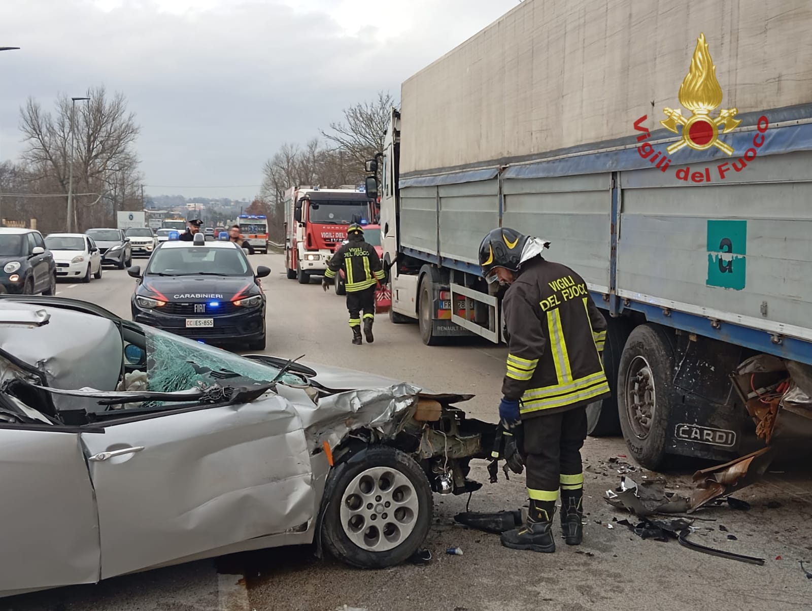 Grottaminarda: Auto contro camion in sosta, conducente ferito