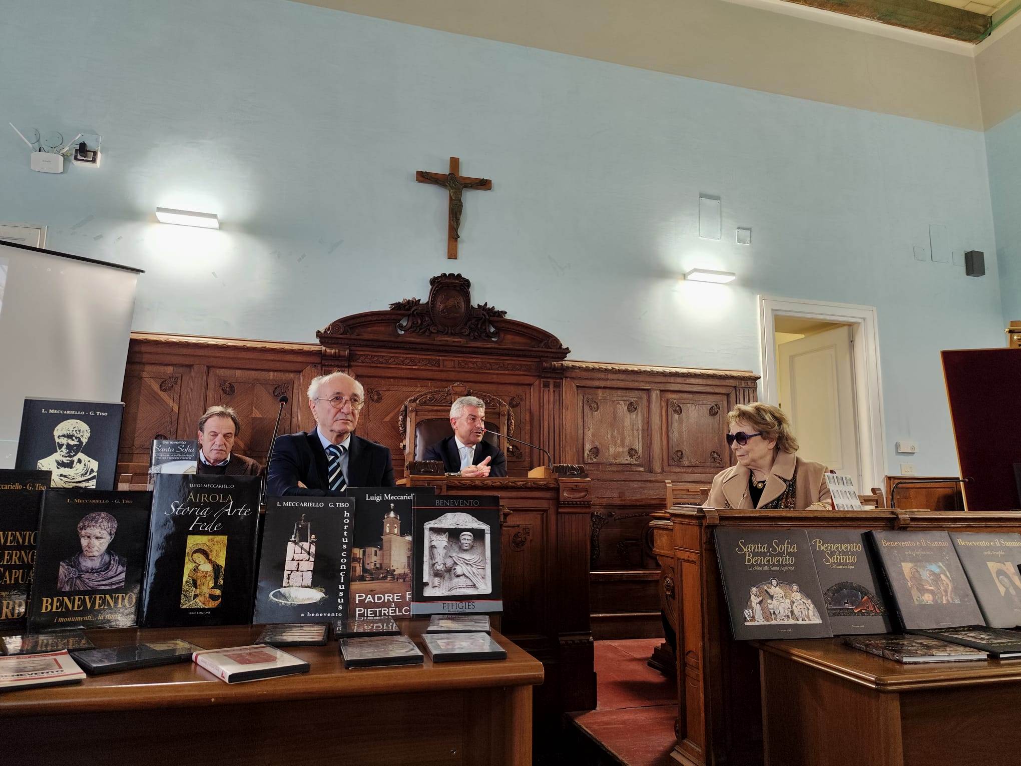 Alla Rocca la consegna di 14 saggi da parte del Prof.Meccariello e Giovanna Tiso