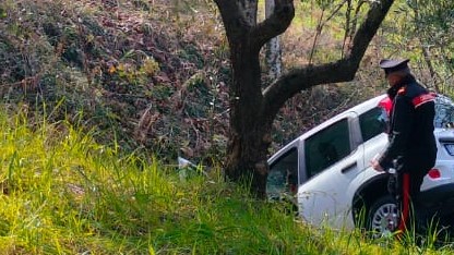 Castelfranci| Auto finisce in una scarpata, donna alla guida soccorsa dai carabinieri