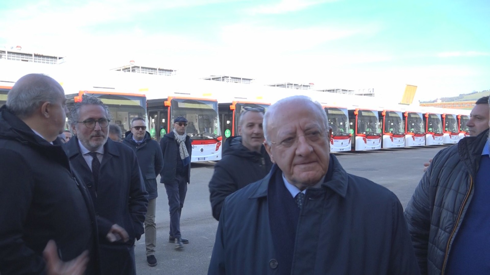 Flumeri| De Luca alla Bredamenarini per la consegna di 63 bus: fabbrica salvata con le commesse della Regione. E sulla piattaforma logistica: il finanziamento è regionale