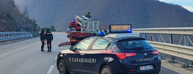 Salza Irpina| Tenta il suicidio lanciandosi dal ponte dell’Ofantina, soccorso 25enne