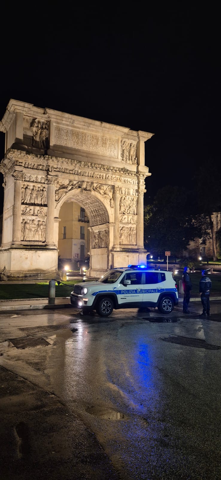 Telefonino alla guida, 12 multe della Municipale di Benevento nell’operazione ”No Distrazione”