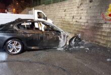 Incendio a Contrada: auto in fiamme, intervento dei Vigili del Fuoco di Avellino
