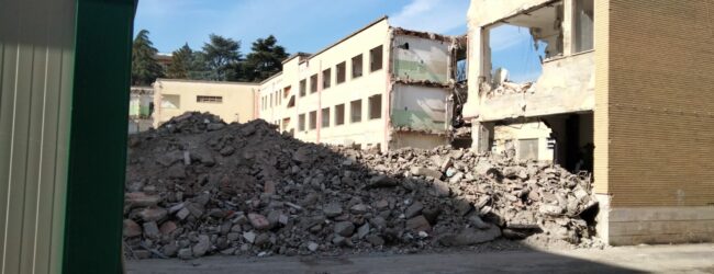 Torre, la demolizione si sposta su via Marmorale. Variante pronta in dieci giorni