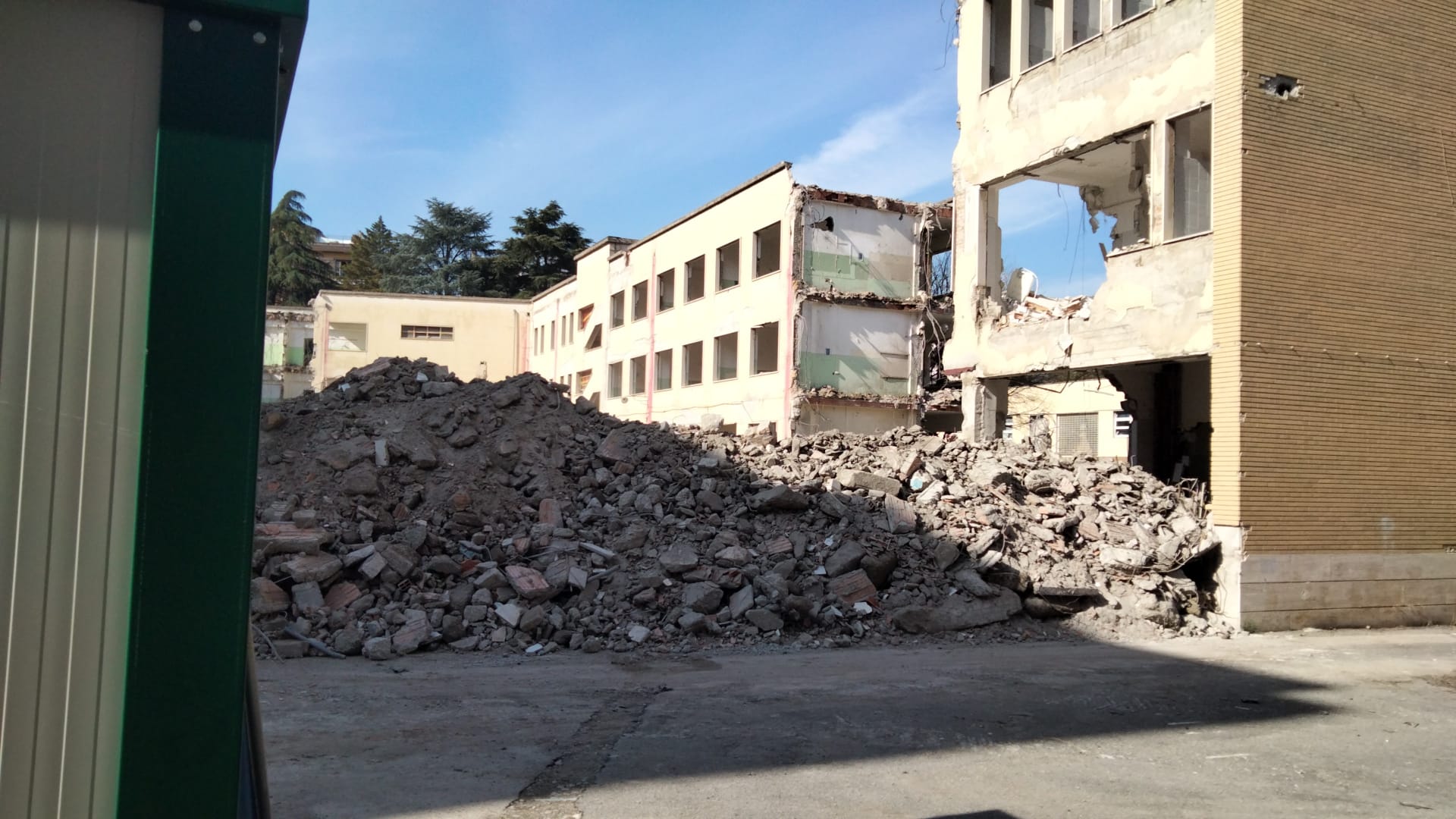 Torre, la demolizione si sposta su via Marmorale. Variante pronta in dieci giorni