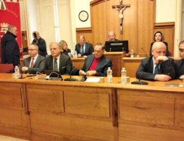 Farese, Megna e De Longis: Amministrazione al capolinea tra nomine dirigenziali lampo e inchieste