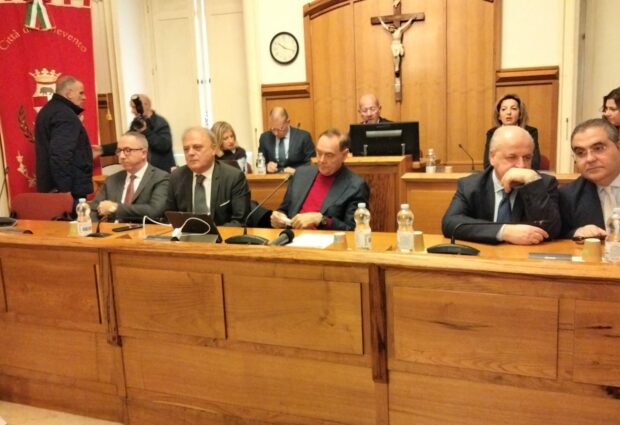 Farese, Megna e De Longis: Amministrazione al capolinea tra nomine dirigenziali lampo e inchieste