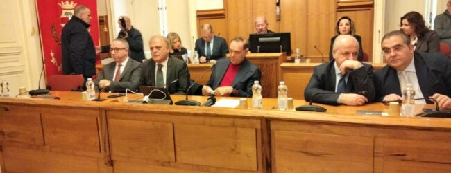 Hanon, il giorno delle bandiere rosse e dell’unità