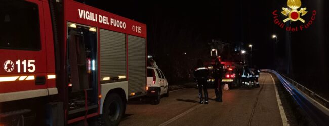 Incidente stradale a Capriglia Irpina: Fiat Punto si ribalta, intervento dei Vigili del Fuoco