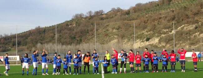 Terza categoria, il Calvi continua a volare e fa suo lo scontro al vertice: 2-0 allo ”Sporting Apollosa”. Vittoria anche per i ragazzi del calcio A5