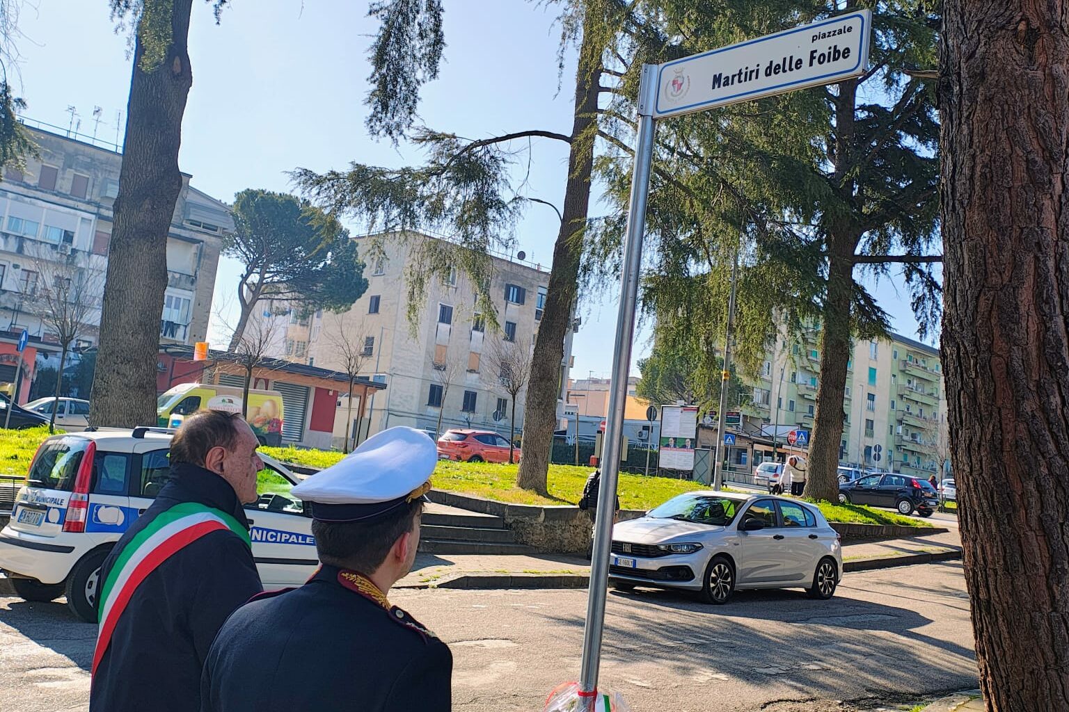 Piazzale Martiri delle Foibe, l’omaggio floreale del sindaco Mastella
