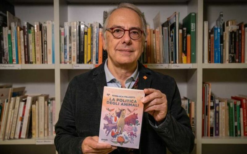 Lav presenta il libro: “la politica degli animali” di Gianluca Felicetti: sabato 15 Febbraio ore 18.30 appuntamento alla libreria Casa Naima