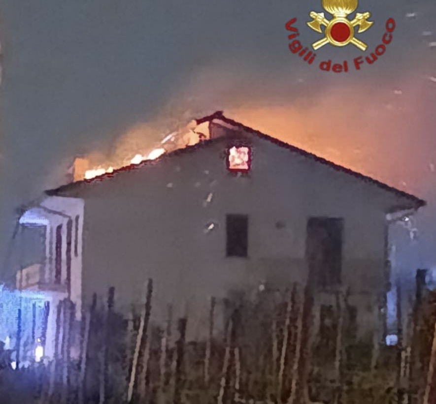 Incendio in un’abitazione a Paternopoli: intervento dei Vigili del Fuoco di Grottaminarda