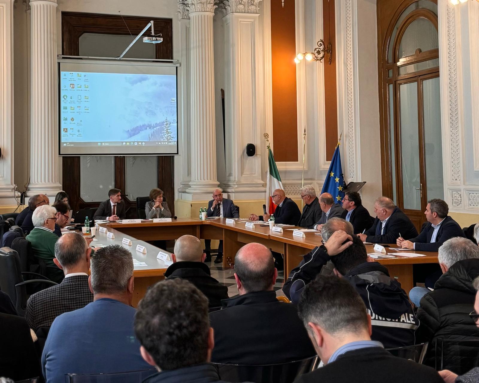 Fenomeno cinghiali, incontro in Prefettura. Agostinelli: “Emergenza reale e urgente”