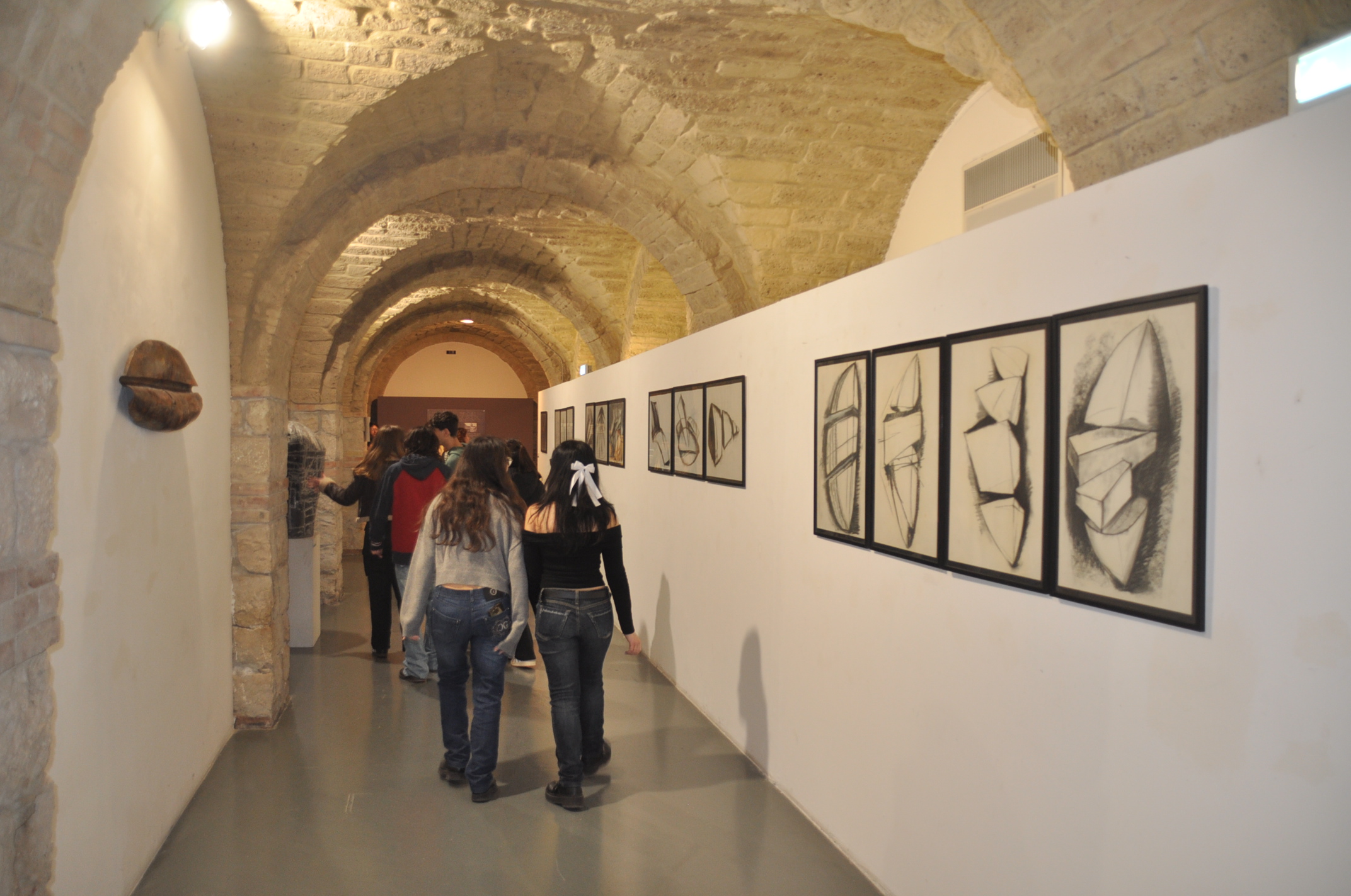 Arcos apre le porte alla mostra di Luigi Vollaro