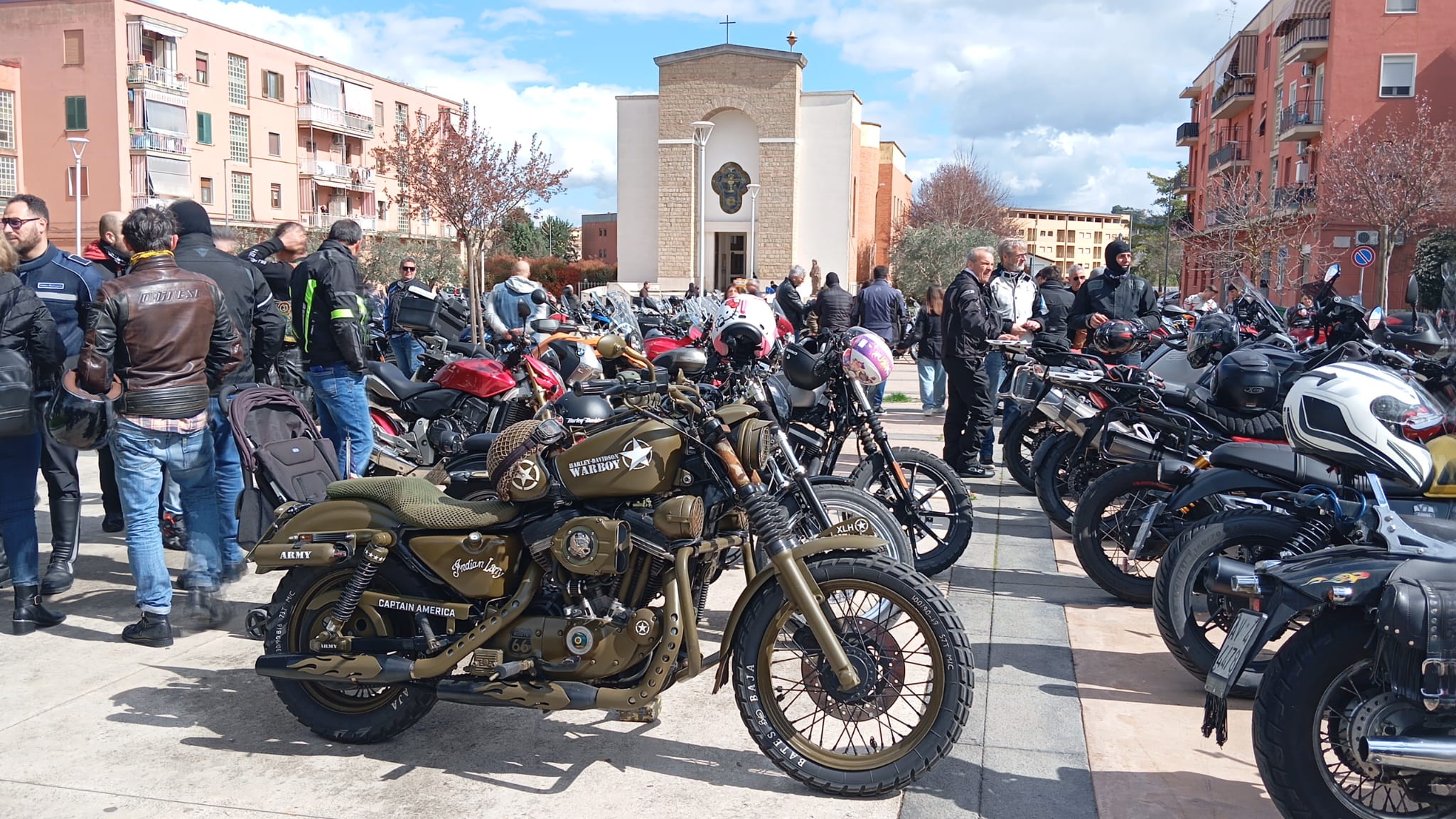 Piazza San Modesto ‘inondata’ dalle Streghe in Moto