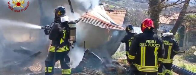 Incendio a Atripalda: Intervento dei Vigili del Fuoco