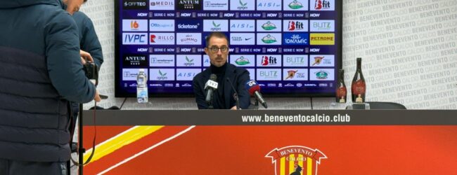 Crotone, Longo: “Pareggio giusto. Classifica riscritta dalle esclusioni: è uno schifo. Sbagliati anche i tempi…”
