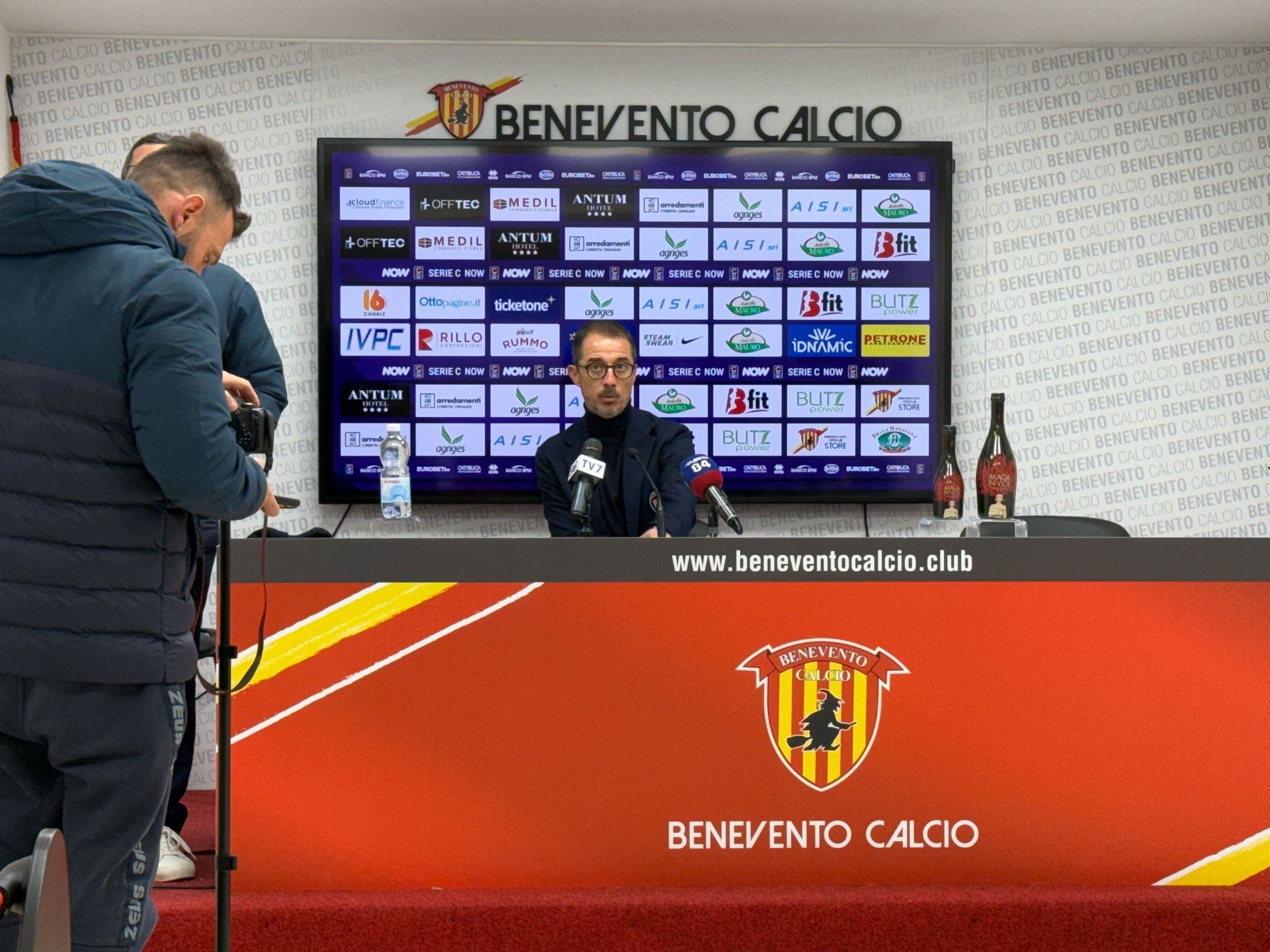 Crotone, Longo: “Pareggio giusto. Classifica riscritta dalle esclusioni: è uno schifo. Sbagliati anche i tempi…”