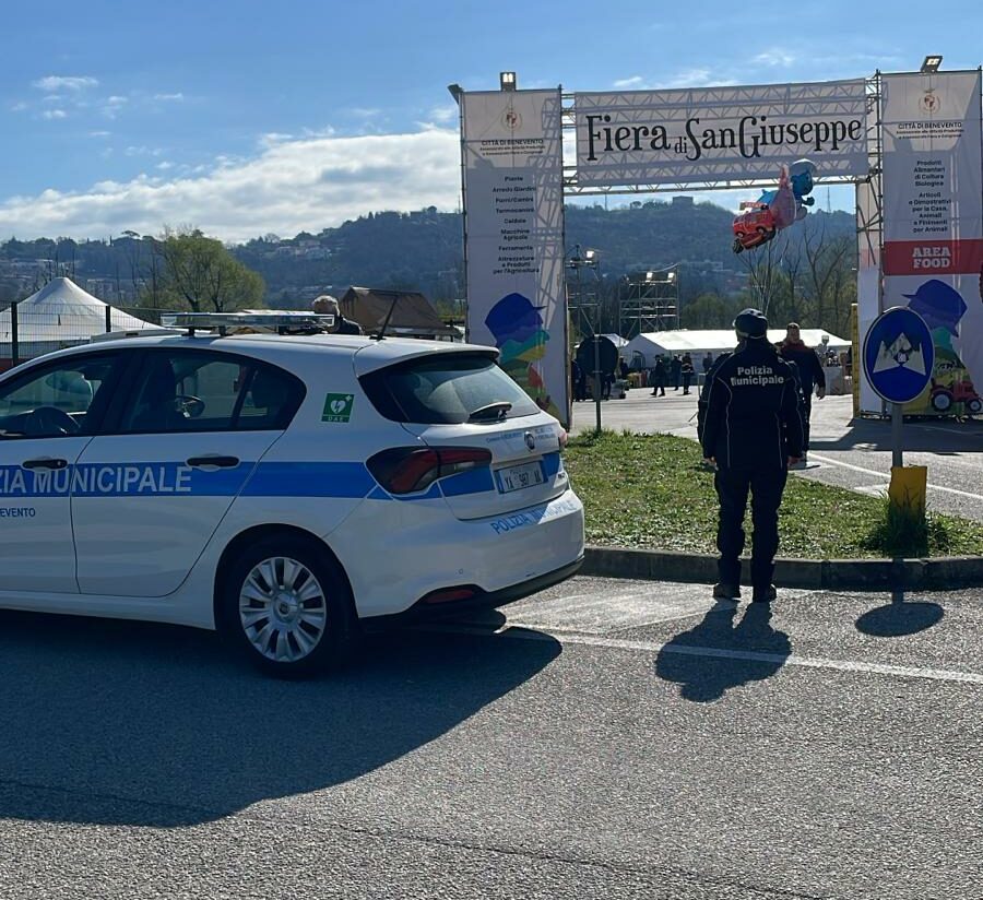 Fiera di San Giuseppe: Municipale sequestra 288 capi d’abbigliamento e sanzioni per 10 mila euro