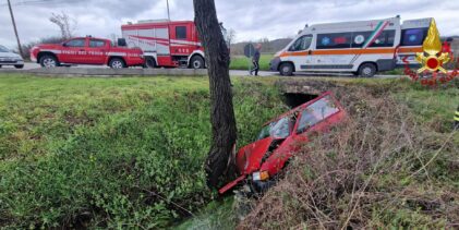 Incidente a Lioni: auto fuori strada, donna trasportata in ospedale