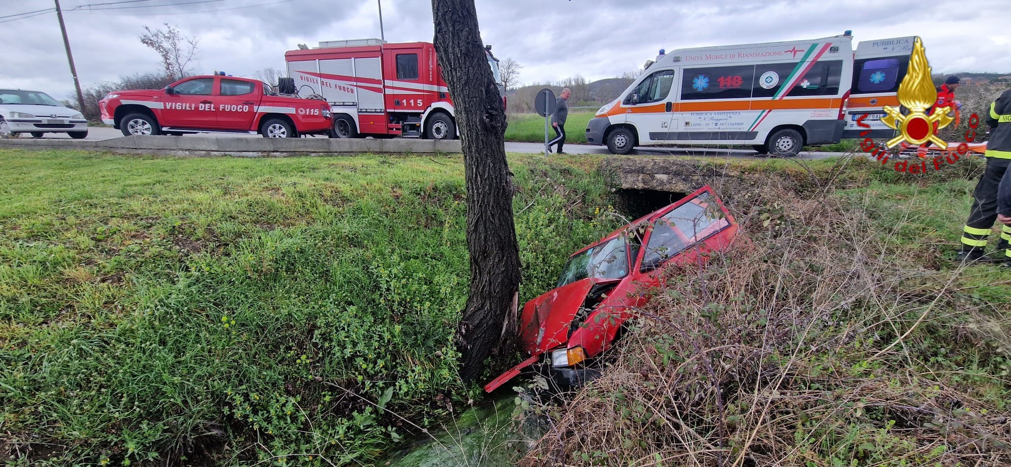 Incidente a Lioni: auto fuori strada, donna trasportata in ospedale
