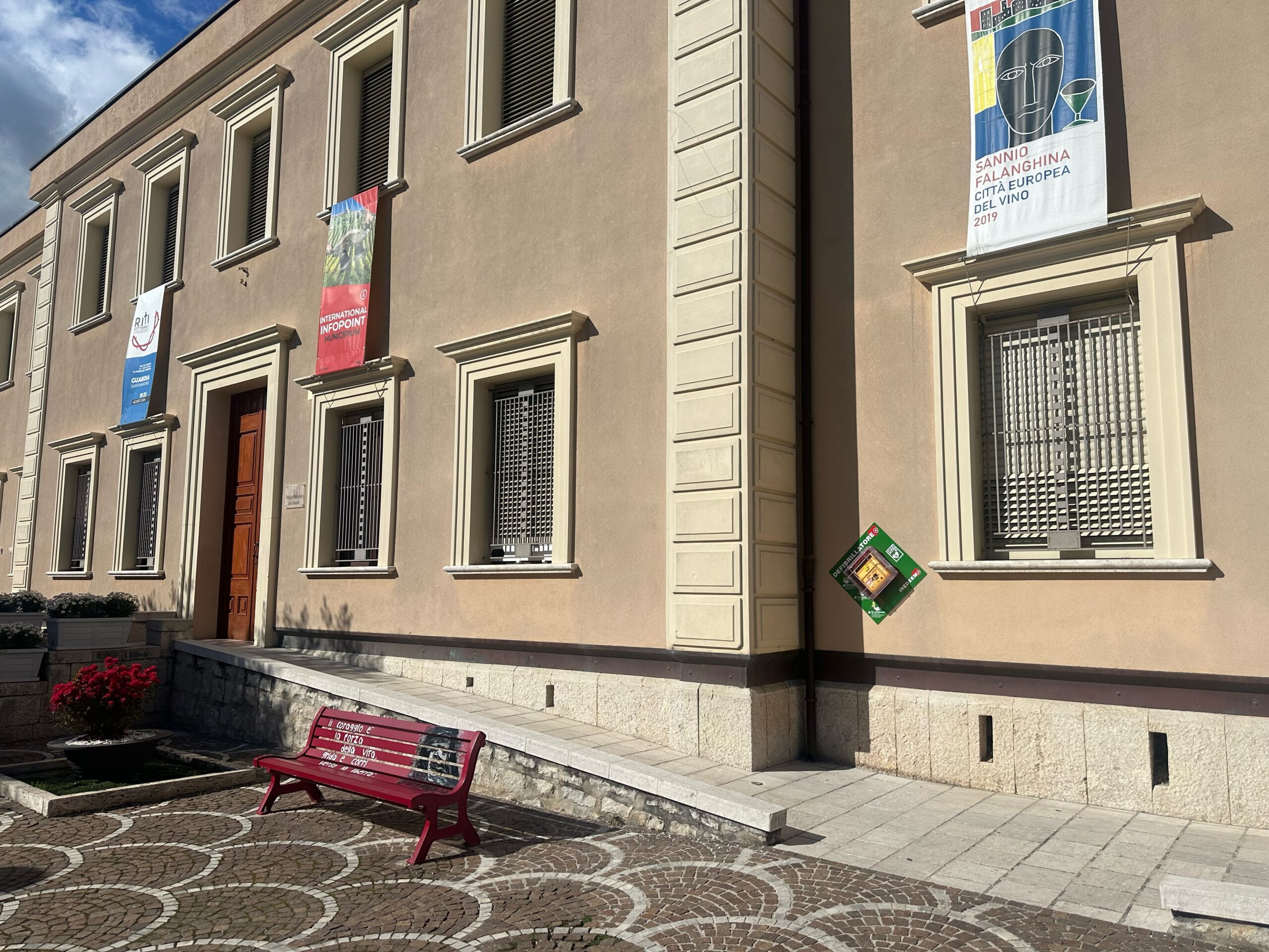 Defibrillatore donato alla comunità di Guardia Sanframondi: un passo importante per la sicurezza dei cittadini
