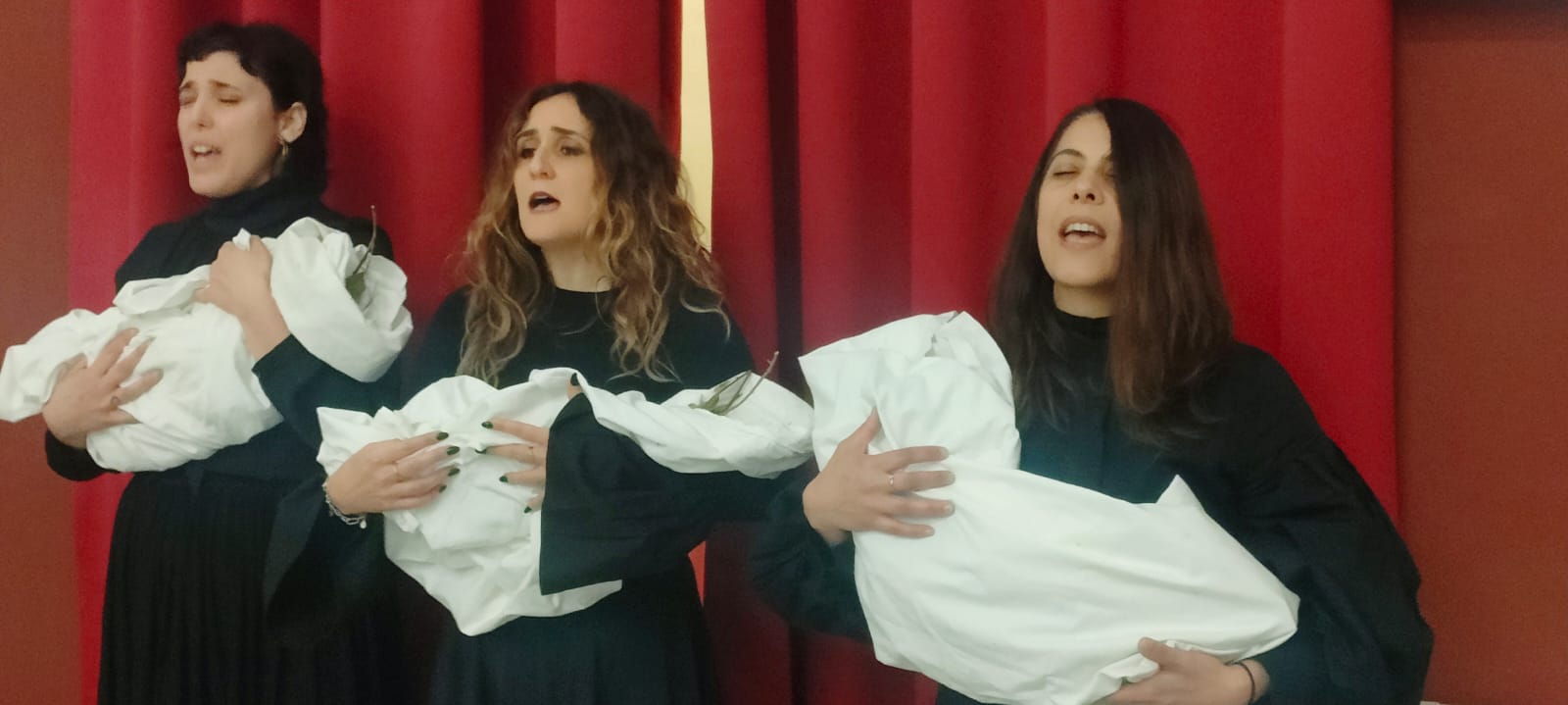 Le Scuole al Centro della Seconda Tappa del Progetto “riTRATTI di donne: saperi e sapori magici”