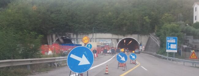 Raccordo Avellino-Salerno, galleria Monte Pergola chiusa per lavori notturni