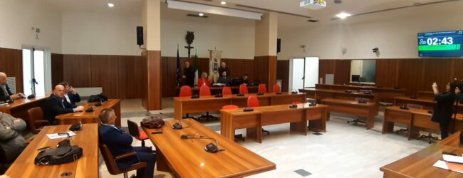 Avellino| Maggioranza ancora assente in Consiglio. La sindaca Nargi ritira il bilancio previsionale e il dup: si apre una crisi politica.