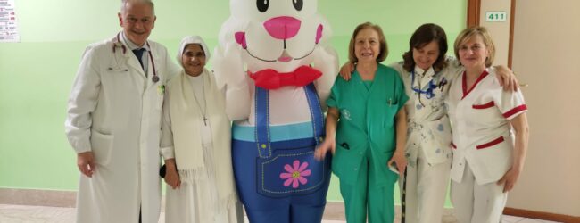 Un sorriso di dolcezza al Fatebenefratelli: Smile Animazione dona uova di cioccolato ai piccoli pazienti e alle neomamme